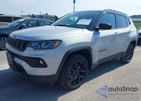 2024 Jeep Compass Latitude 4X4 z USA, uszkodzony, nr VIN 3C4NJDBN8RT157861